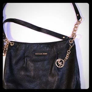 EUC Micheal Kors classic black leather cross body